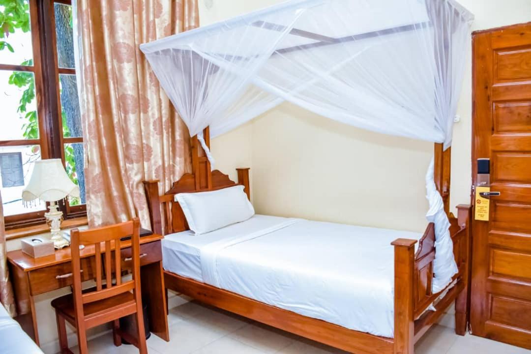 Red Sun Lodge Kokoni Ngambo エクステリア 写真