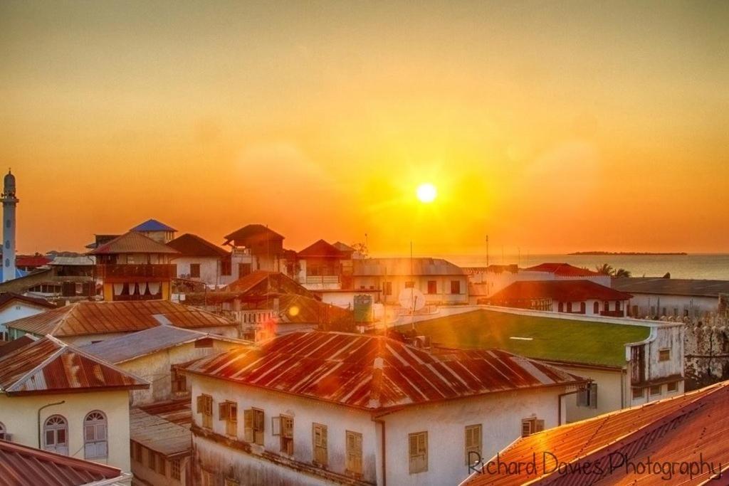 Red Sun Lodge Kokoni Ngambo エクステリア 写真