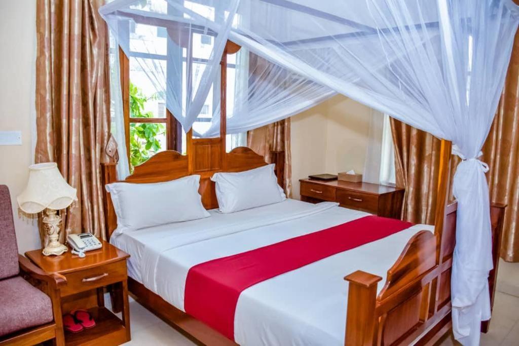 Red Sun Lodge Kokoni Ngambo エクステリア 写真